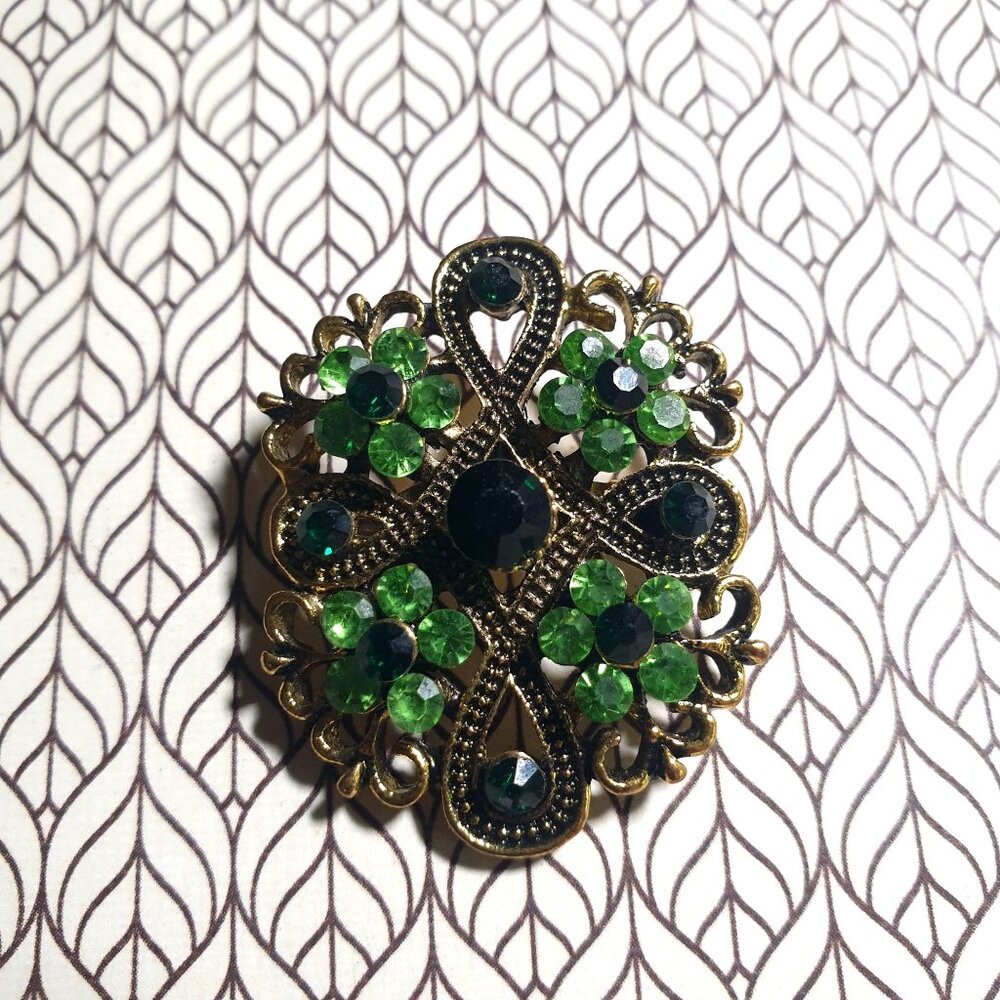 Vintage Green Rhinestone Gold Tone Filigree Floral Pin Brooch Jewelry Costume